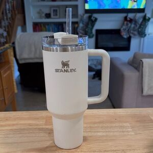 Stanley Hearth & Hand 40 oz White Tumbler with Handle